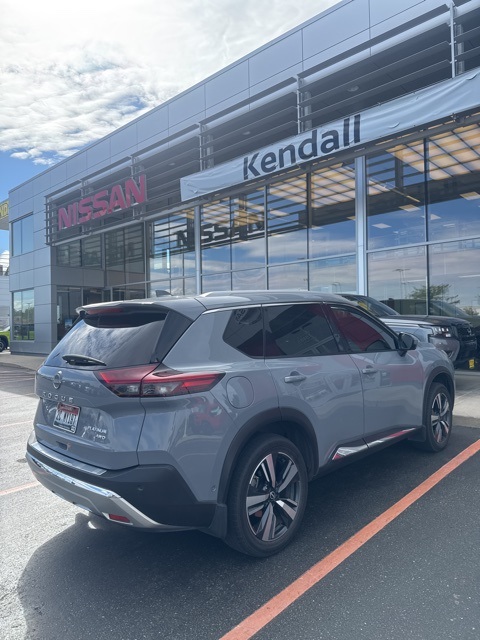 2023 Nissan Rogue Platinum photo 3