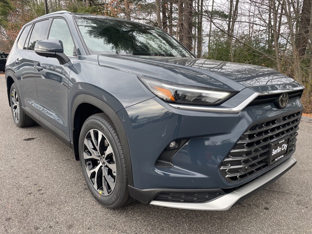 2026 Toyota Highlander Hybrid photo 3