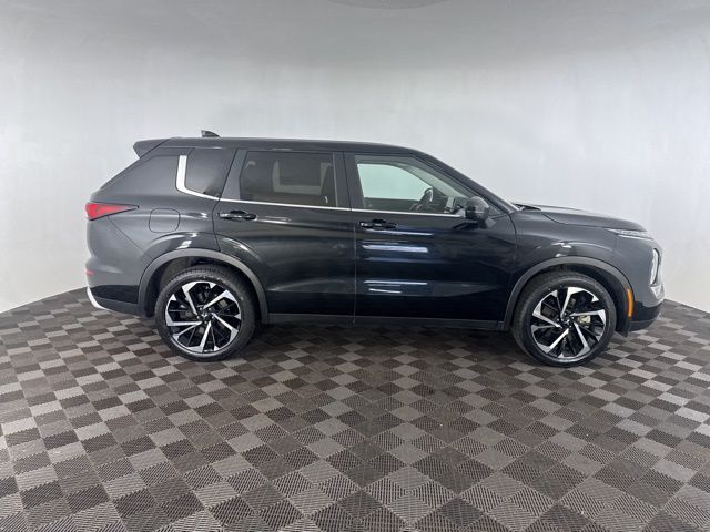 2024 Mitsubishi Outlander SE photo 3