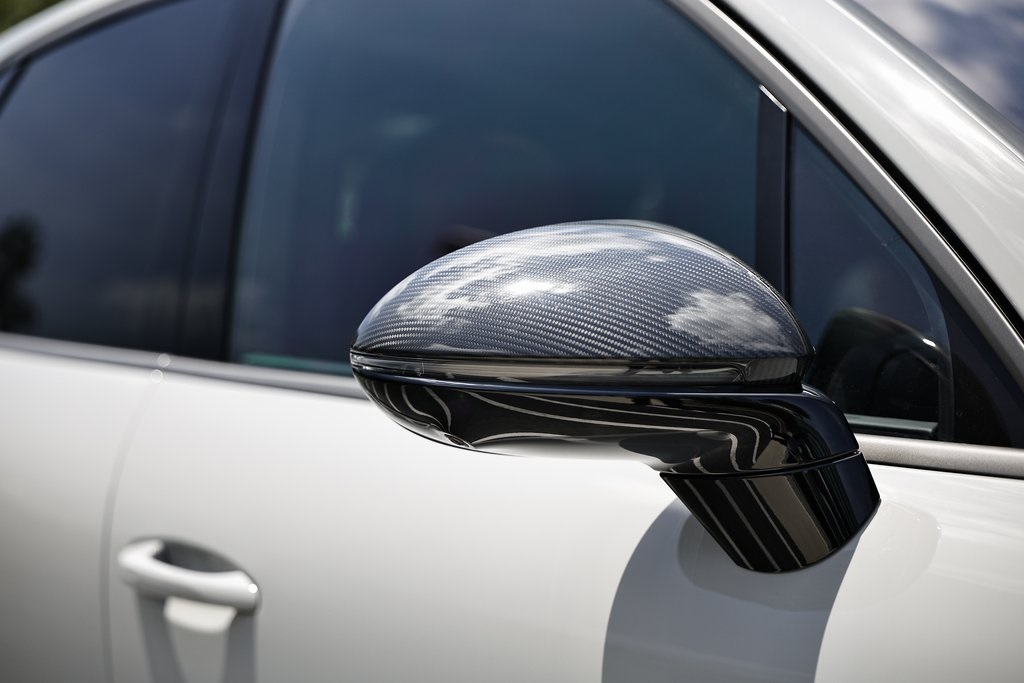 2025 Porsche Cayenne Turbo E-Hybrid photo 16