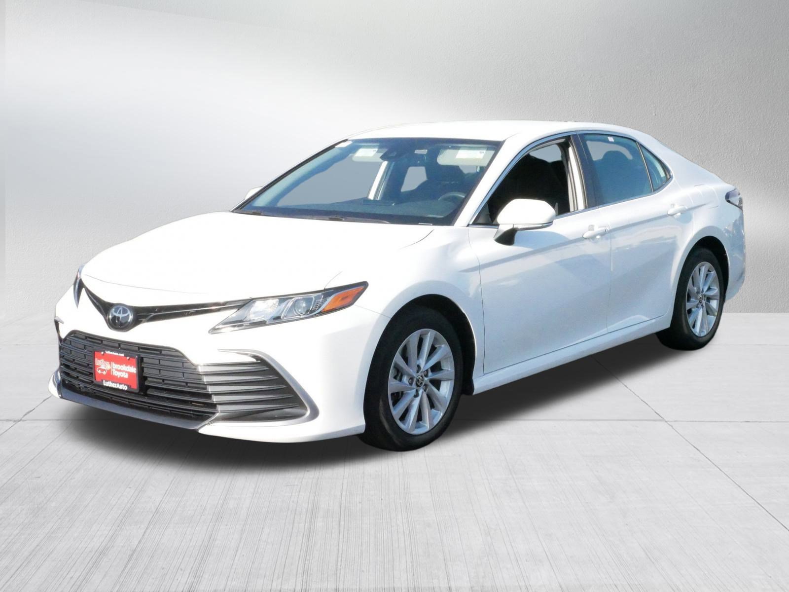 2022 Toyota Camry LE photo 3