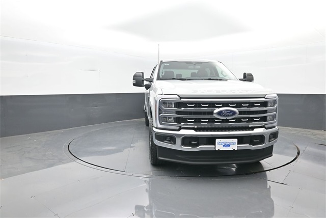 2025 Ford F-250 Lariat photo 2