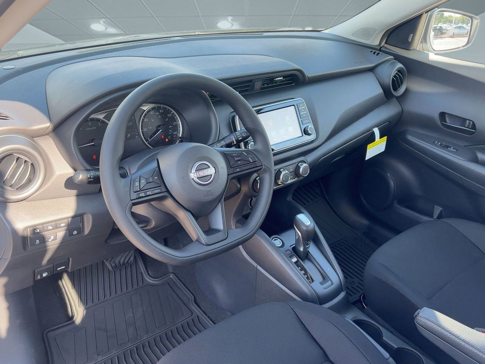 2025 Nissan Kicks Play S photo 4
