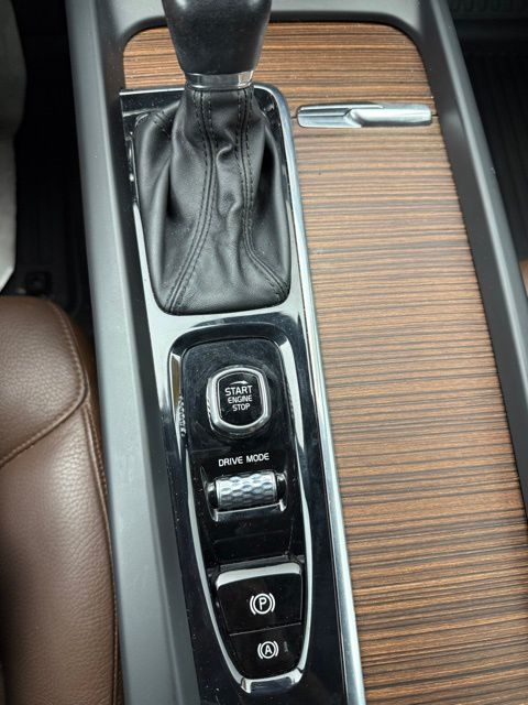 2021 Volvo XC60 T5 Momentum photo 44