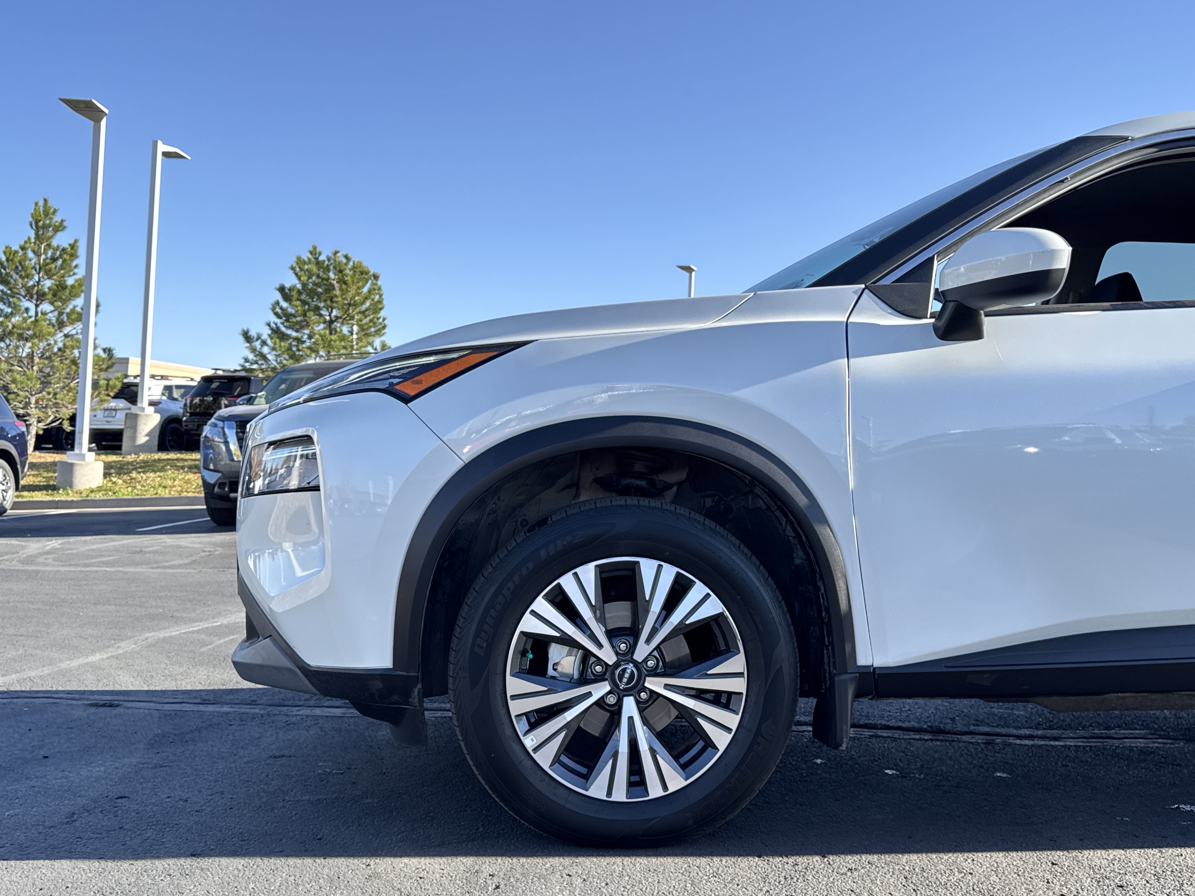 2023 Nissan Rogue SV photo 3