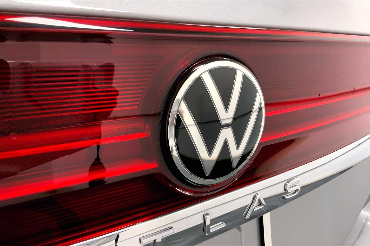 2024 Volkswagen Atlas SE Technology photo 8
