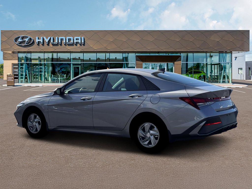 2026 Hyundai Elantra SE photo 3
