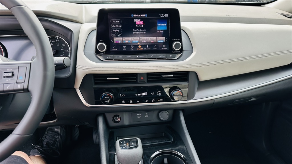 2025 Nissan Rogue SV photo 18