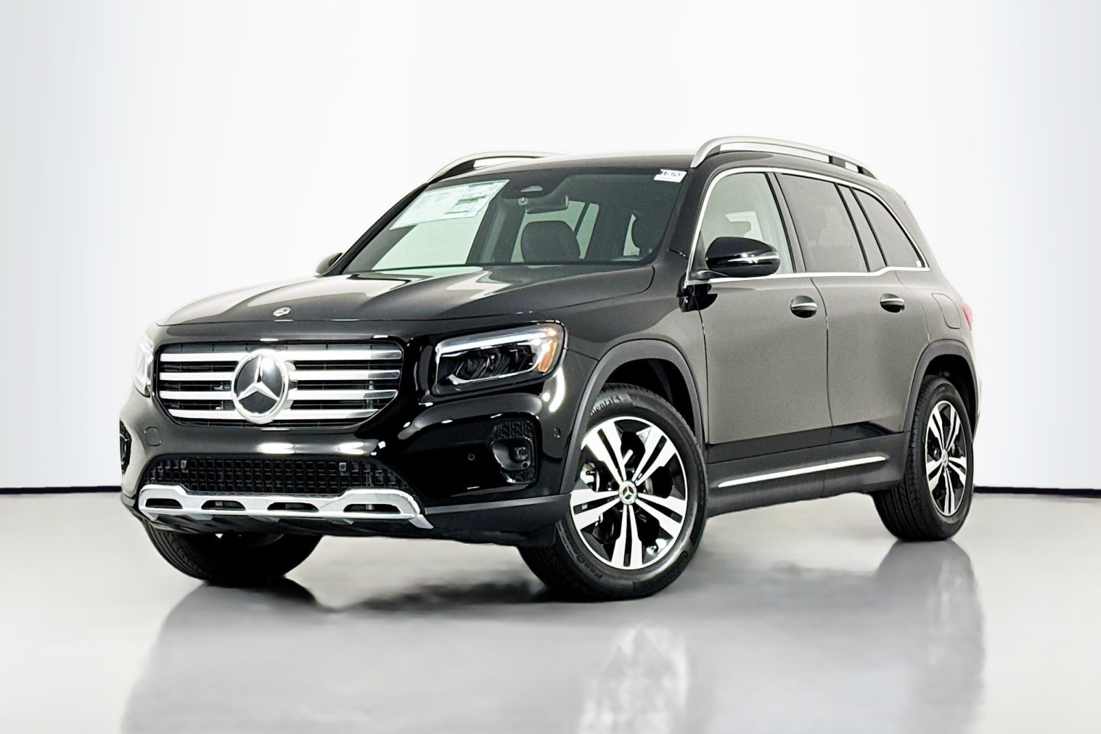2025 Mercedes-Benz GLB Base's photo
