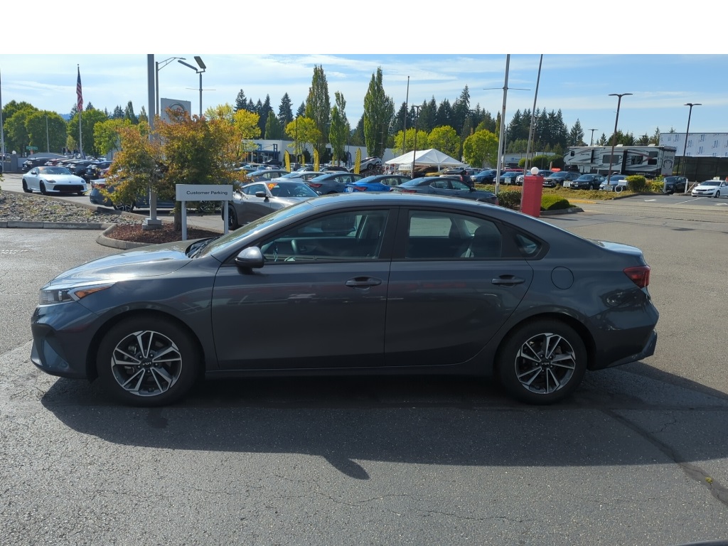 2022 Kia Forte LXS photo 3