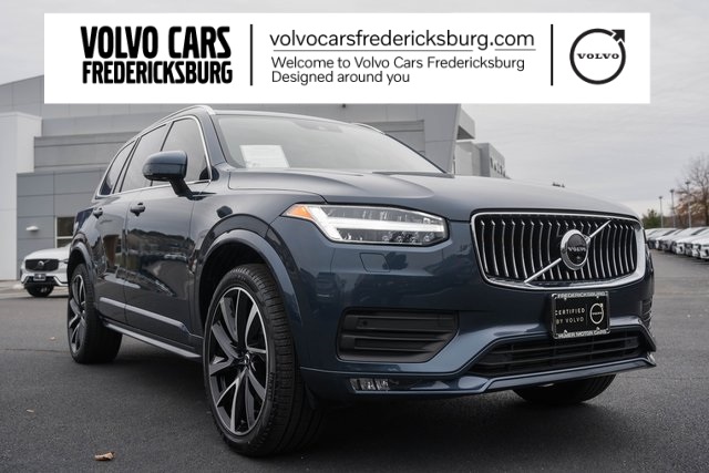 2022 Volvo XC90 Momentum's photo