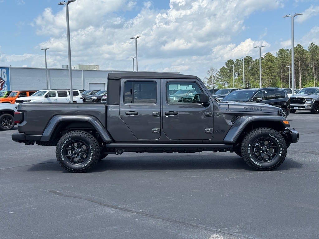 2025 Jeep Gladiator Willys photo 2