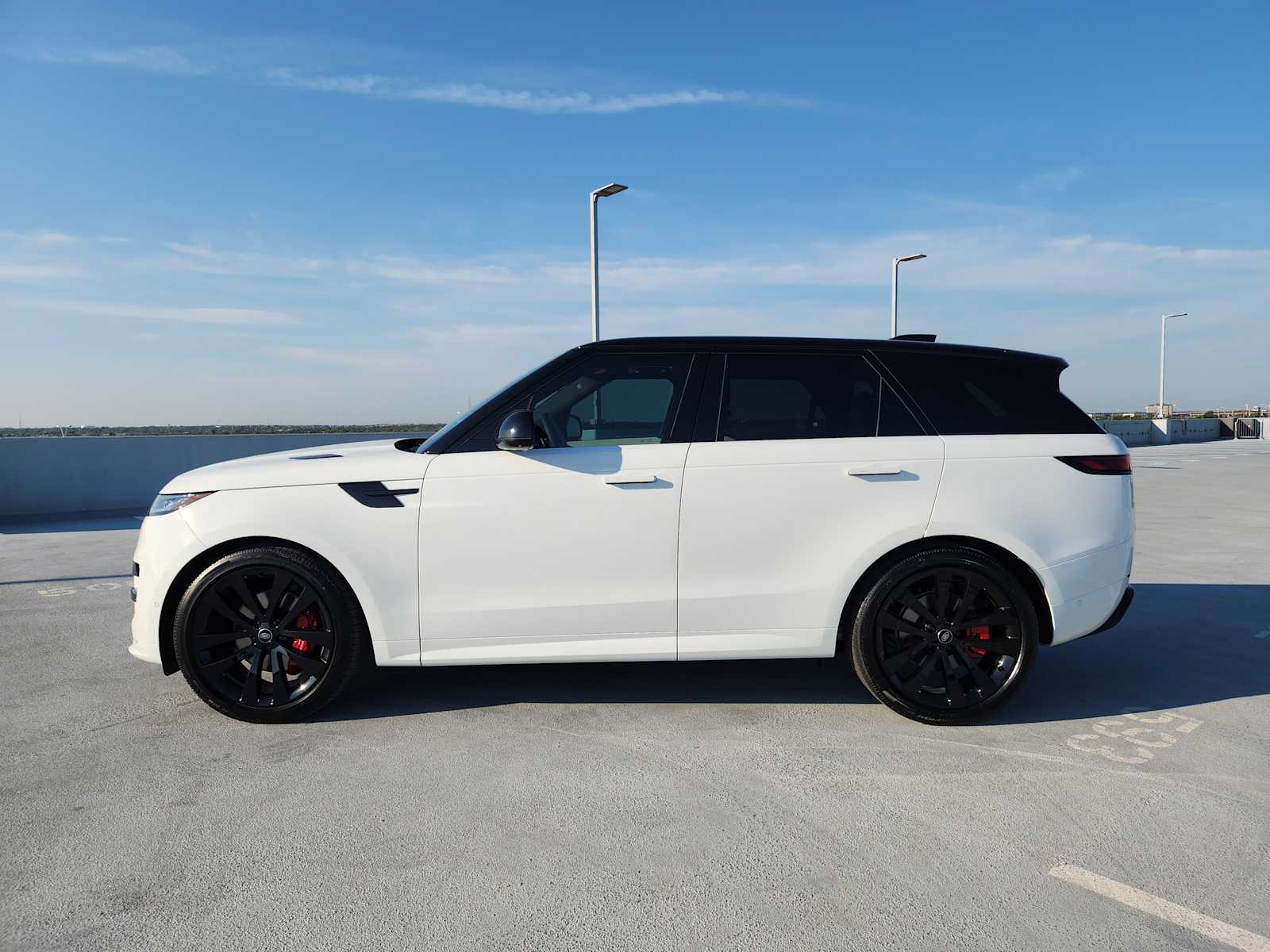 2025 Land Rover Range Rover Sport SE photo 4