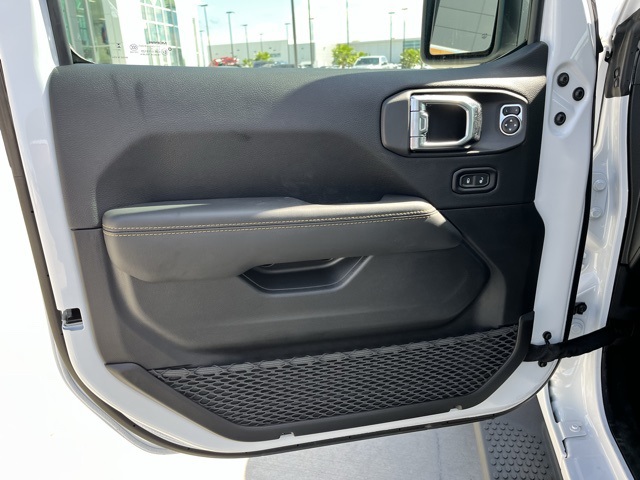 2025 Jeep Wrangler Sahara photo 16