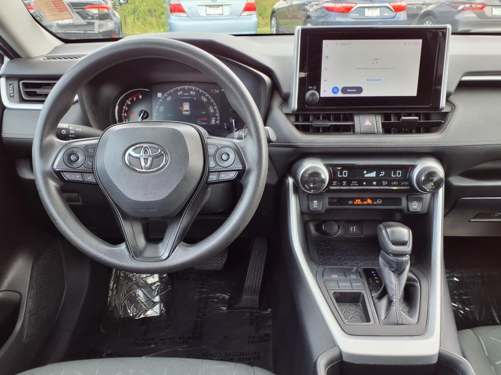 2024 Toyota RAV4 XLE photo 9