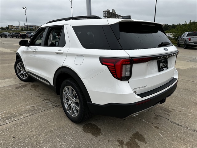 2025 Ford Explorer photo 7