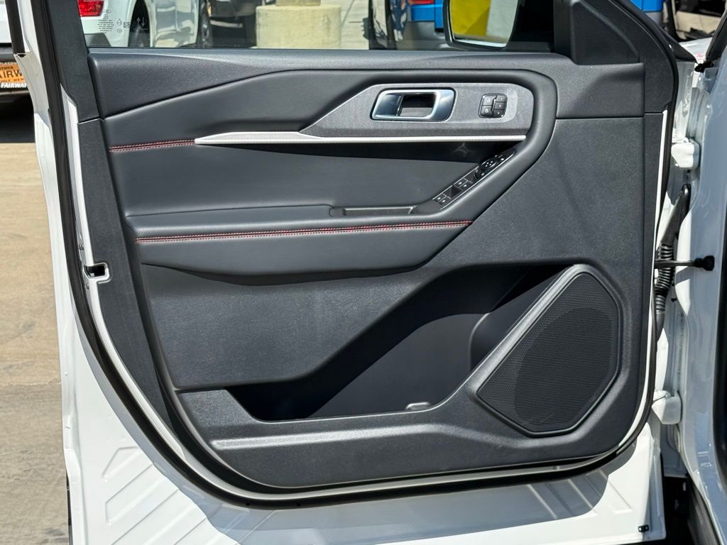 2025 Ford Explorer ST-Line photo 10