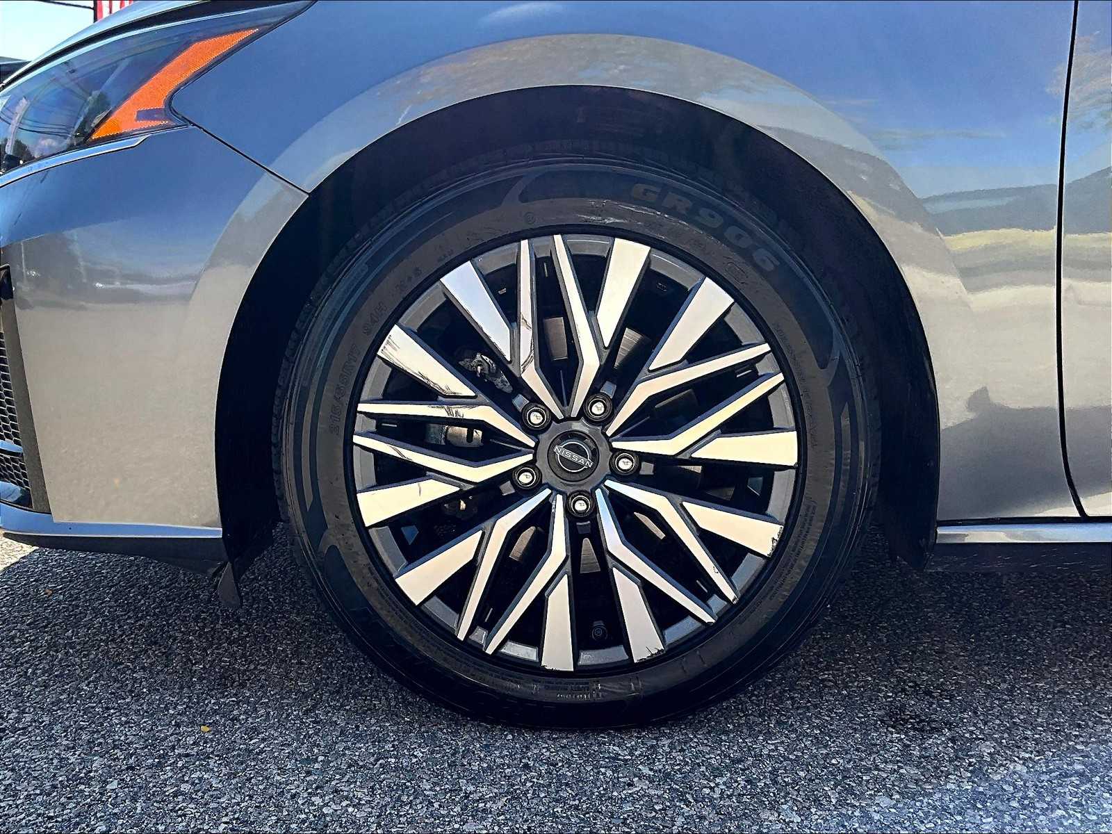 2023 Nissan Altima 2.5 SV photo 7