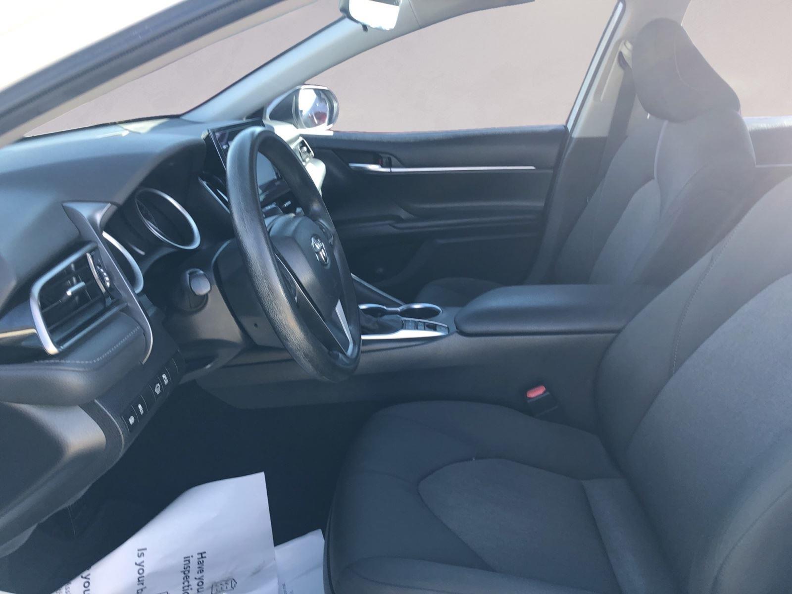 2022 Toyota Camry Hybrid LE photo 9