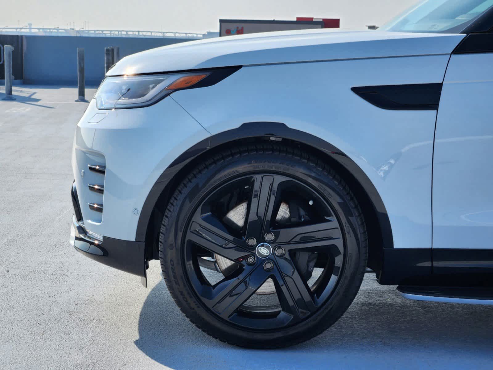 2025 Land Rover Discovery SE photo 7