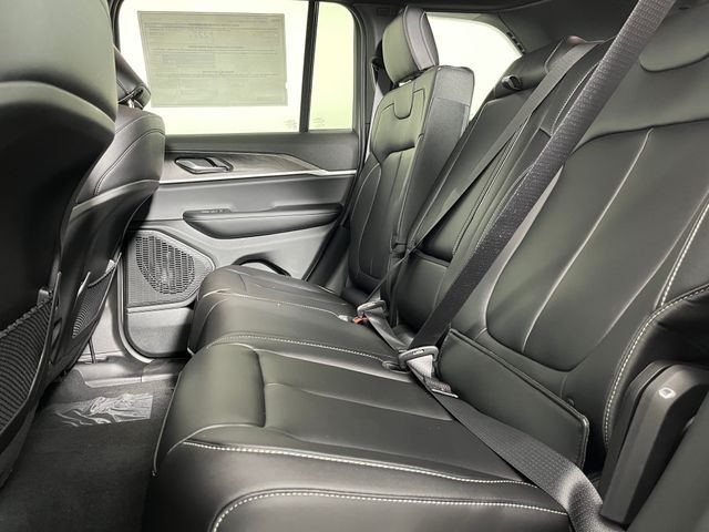2025 Jeep Grand Cherokee Limited photo 2