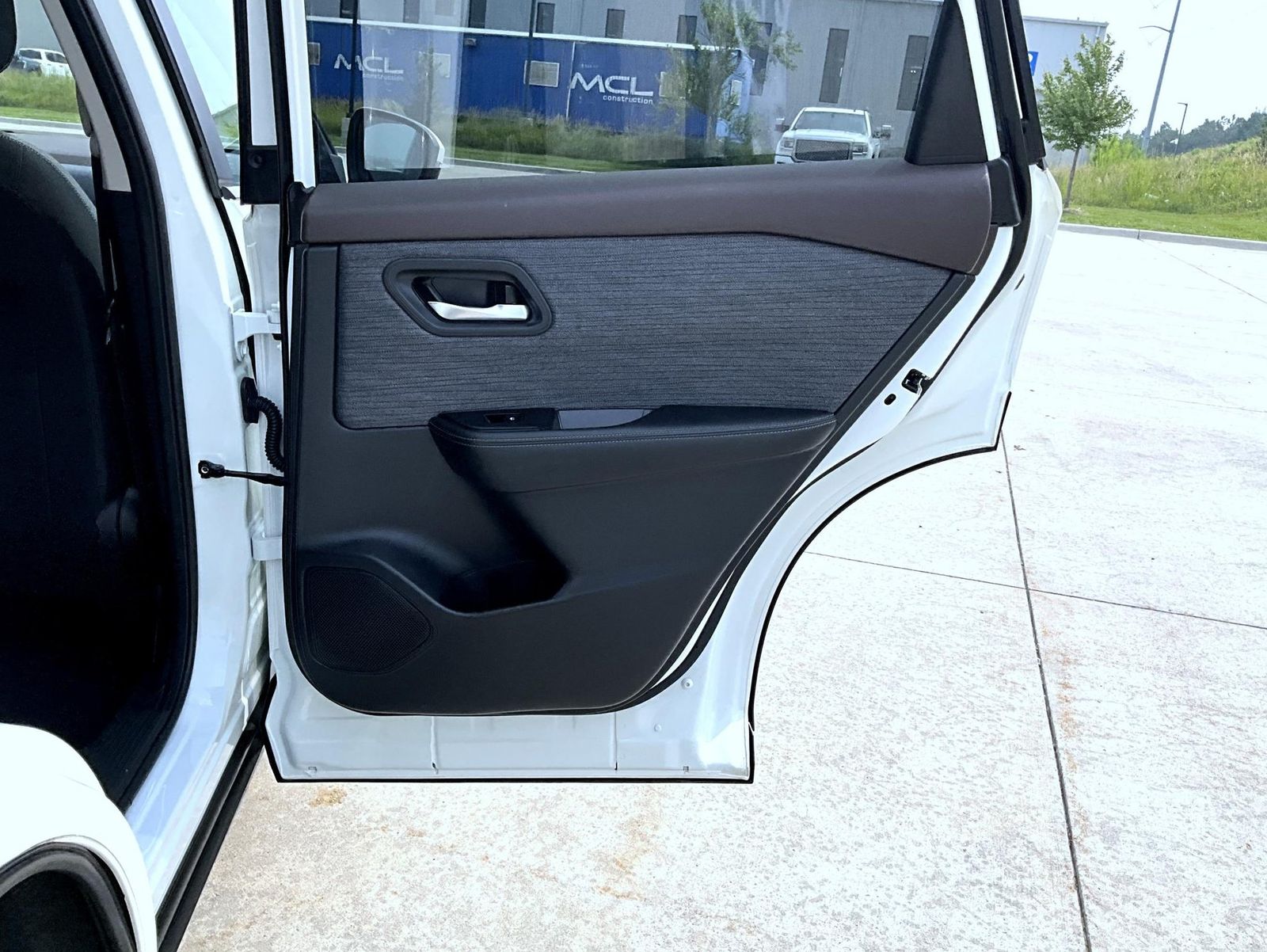 2022 Nissan Rogue SV photo 21