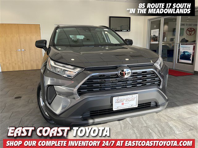 2025 Toyota RAV4 LE's photo