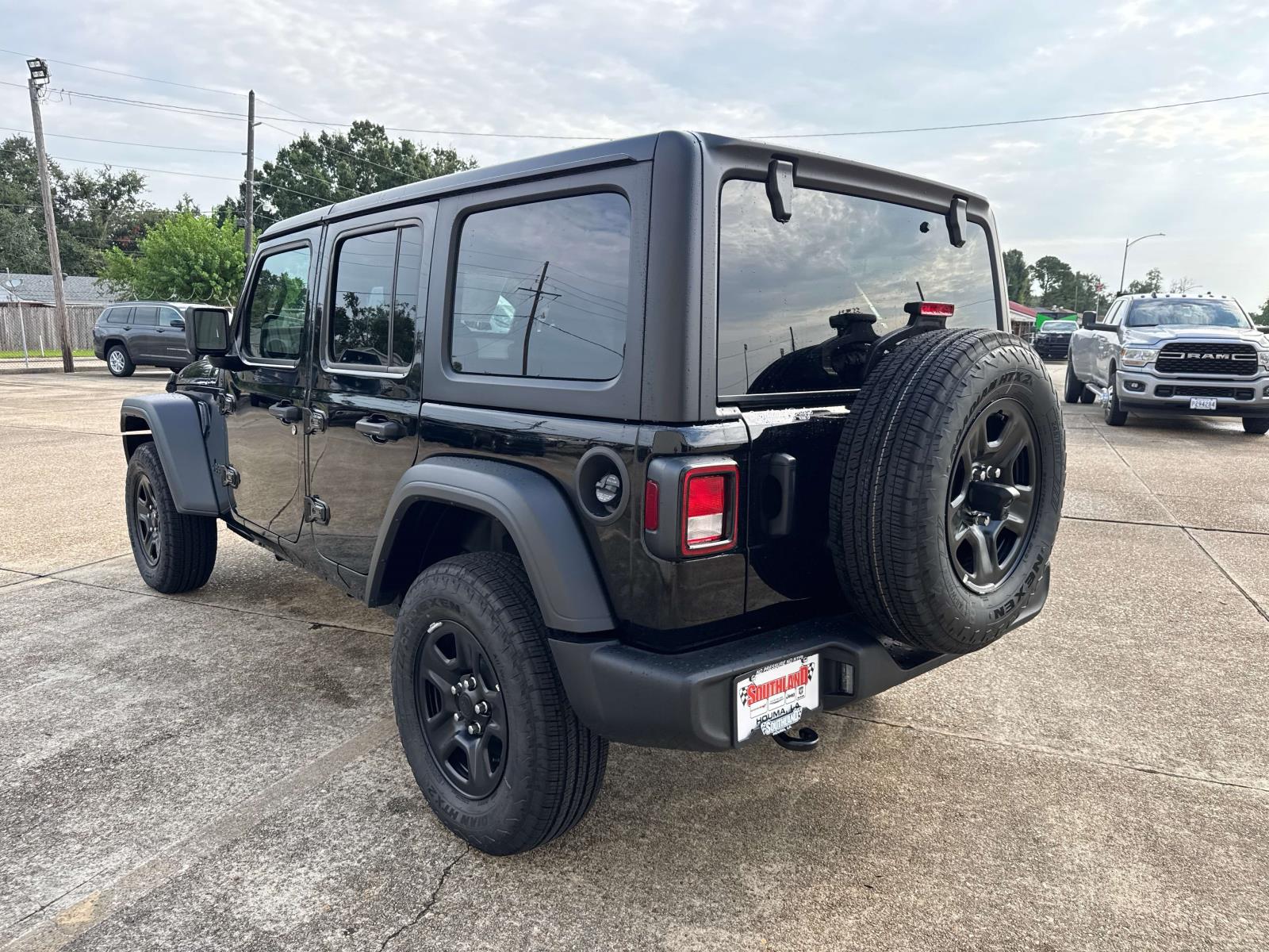 2025 Jeep Wrangler Sport photo 3