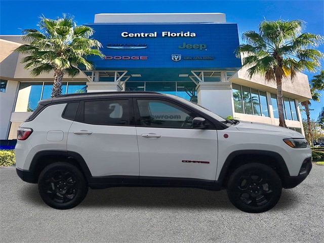 2023 Jeep Compass Trailhawk photo 2