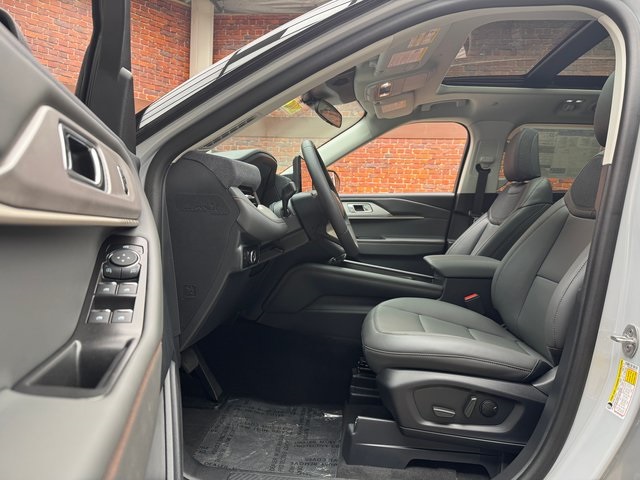 2025 Ford Explorer photo 22