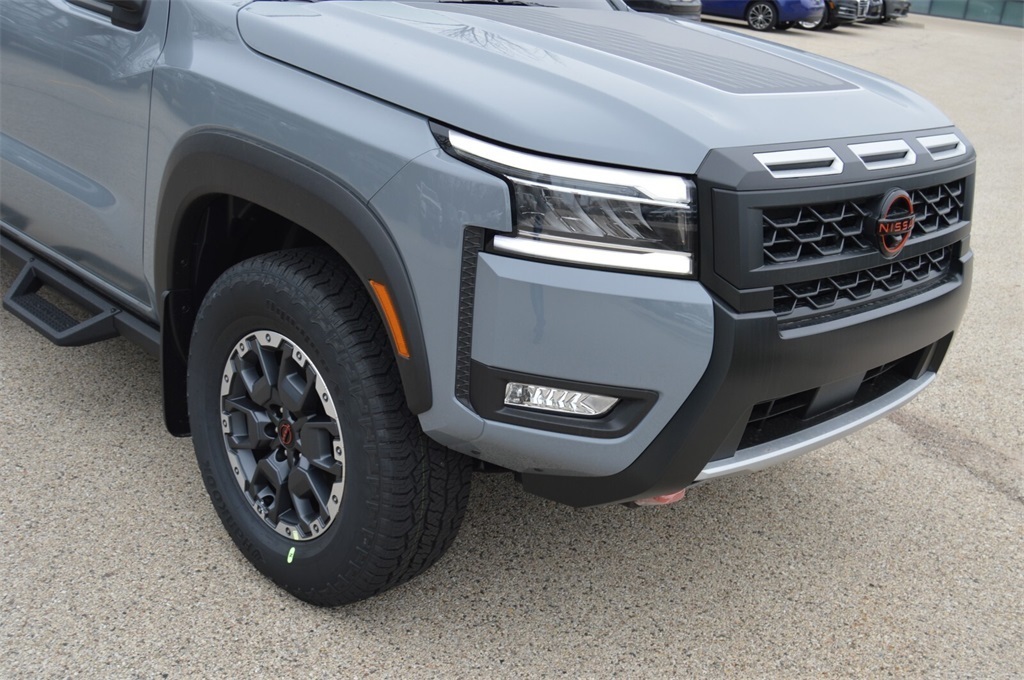 2025 Nissan Frontier Crew Cab PRO-4X photo 3
