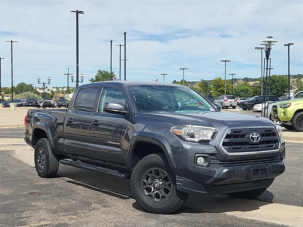 2017 Toyota Tacoma SR5 photo 2
