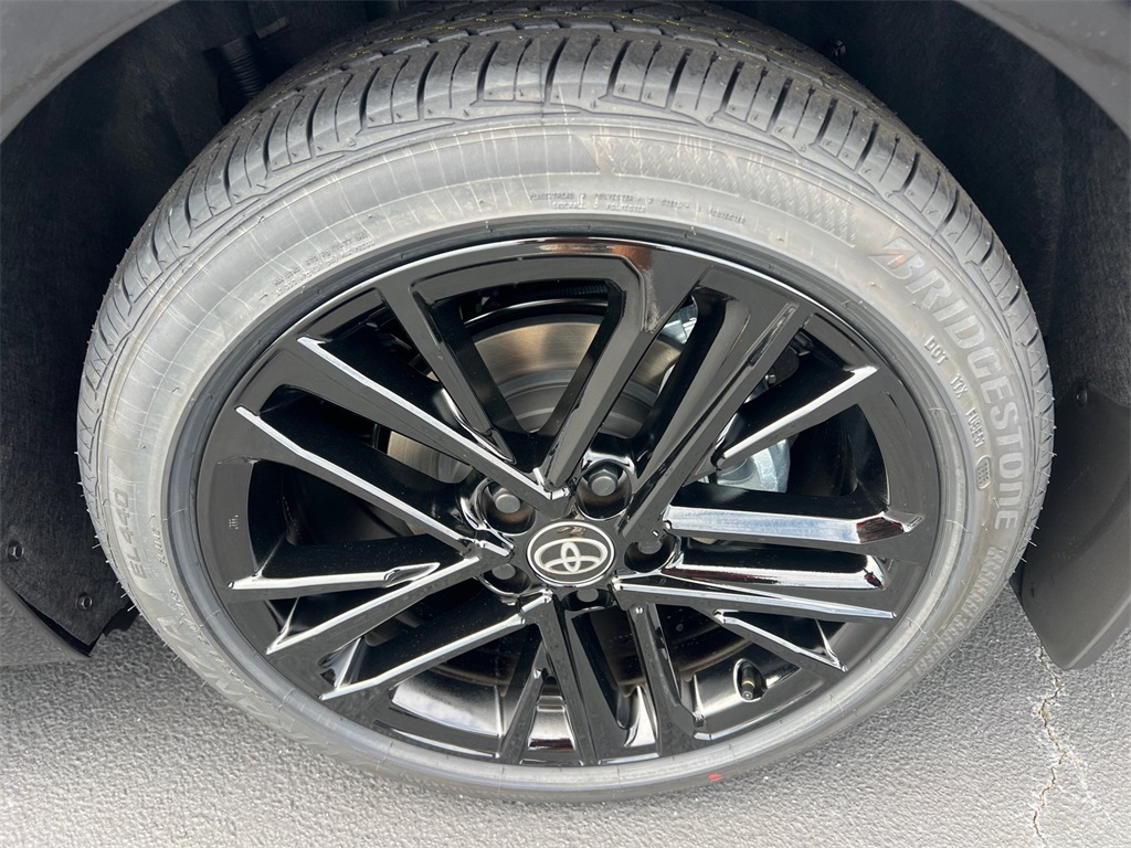 2025 Toyota Camry SE photo 19