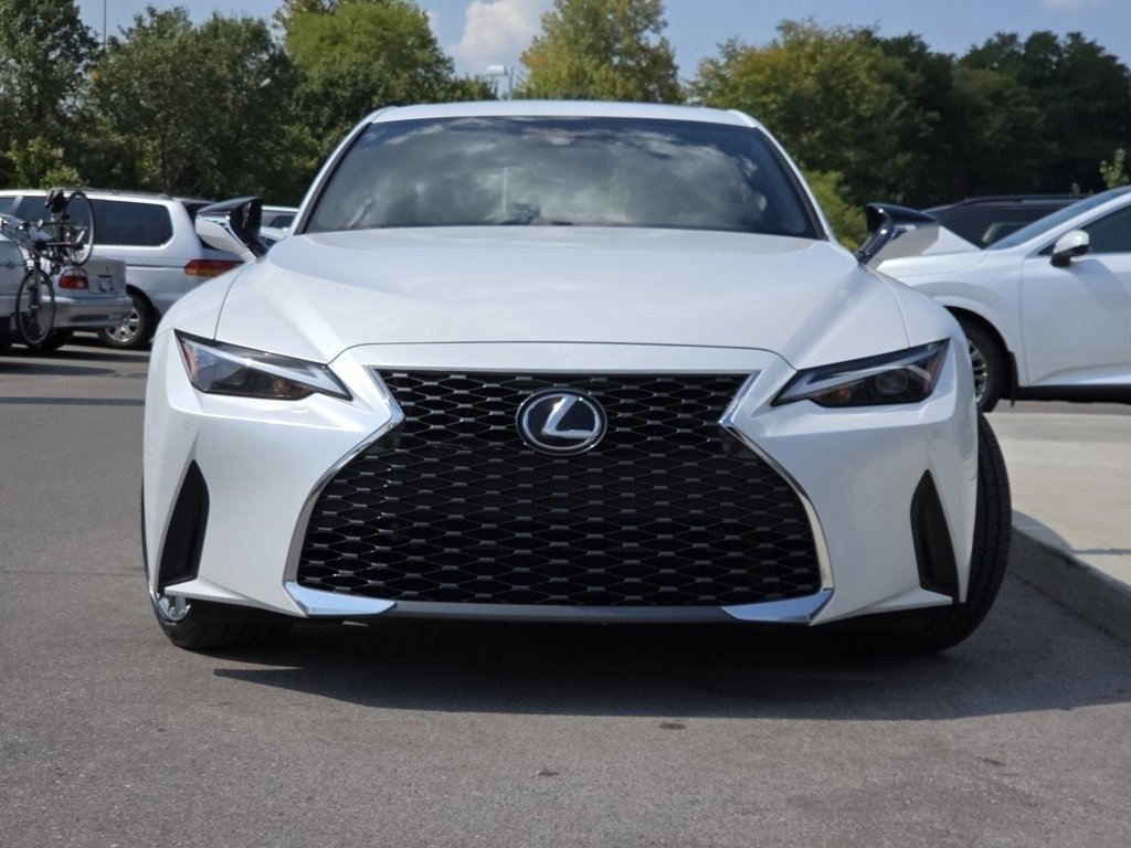 2022 Lexus IS 300 photo 3