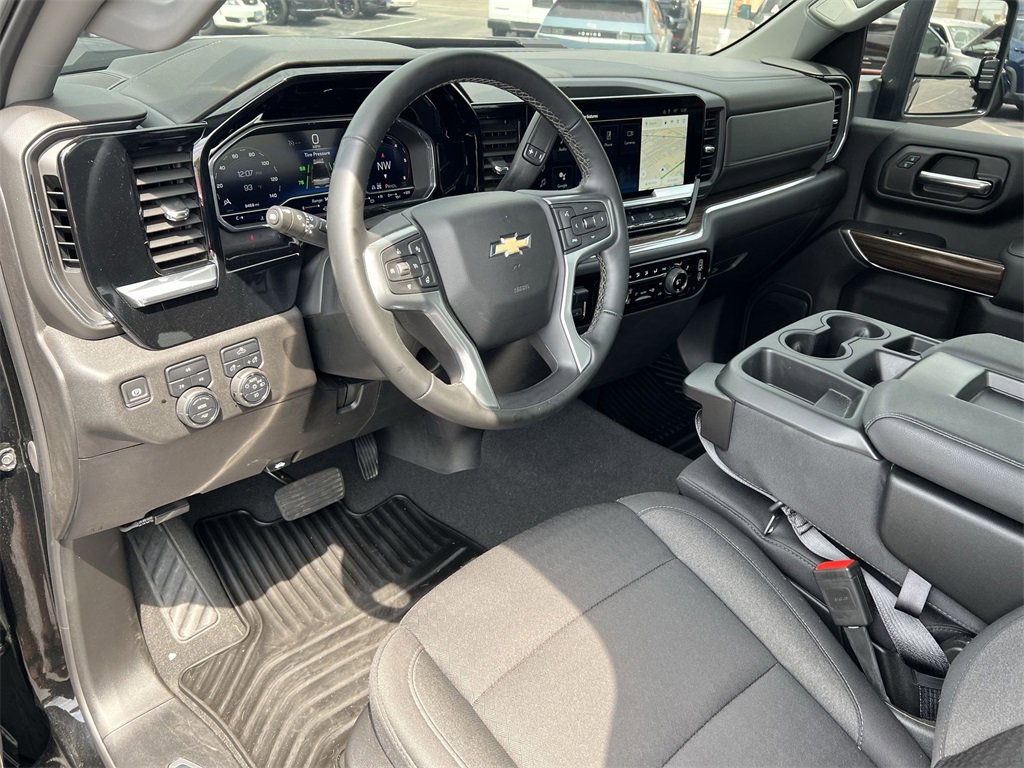 2025 Chevrolet Silverado 3500HD LT photo 10