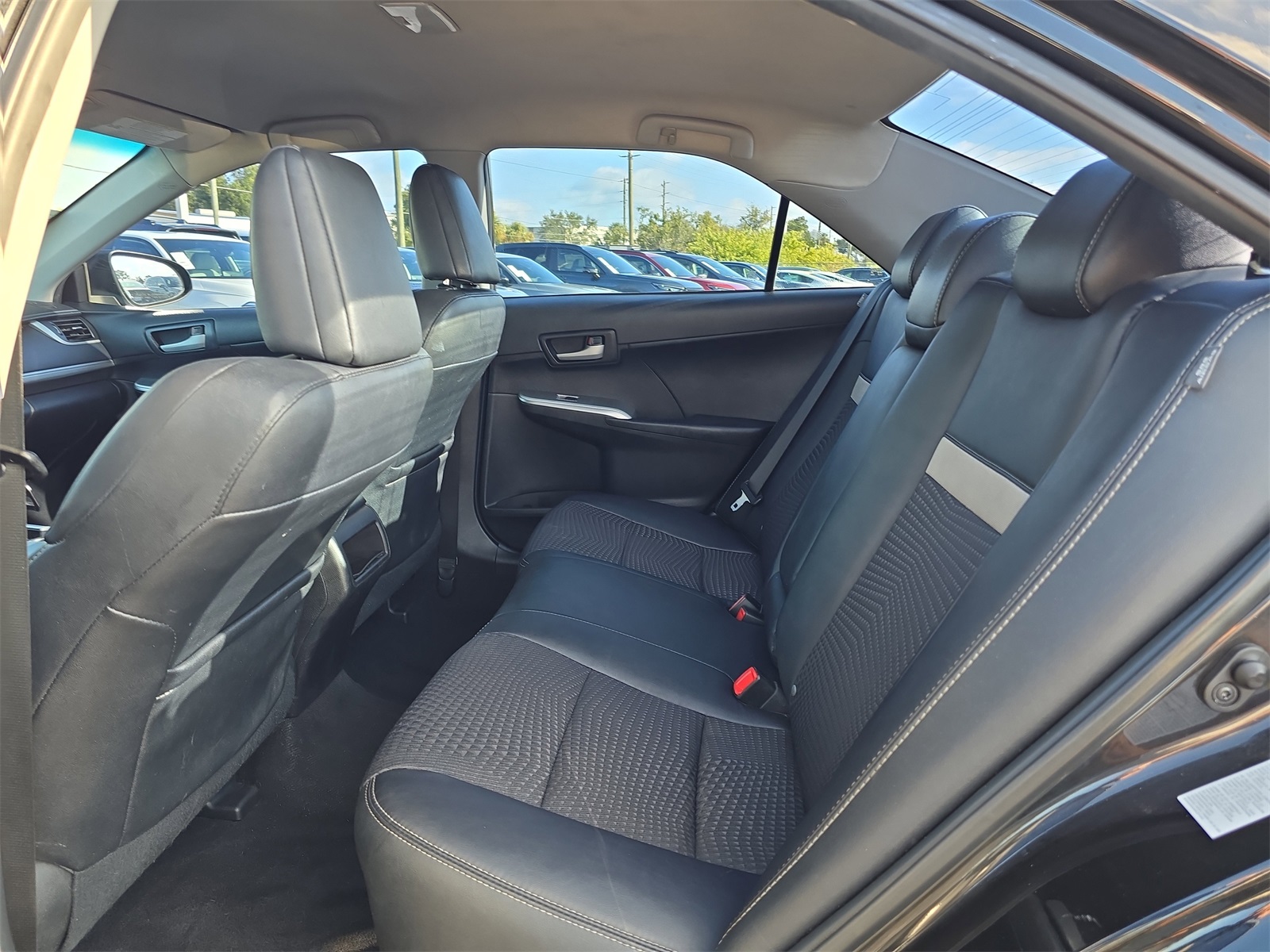 2013 Toyota Camry SE photo 11