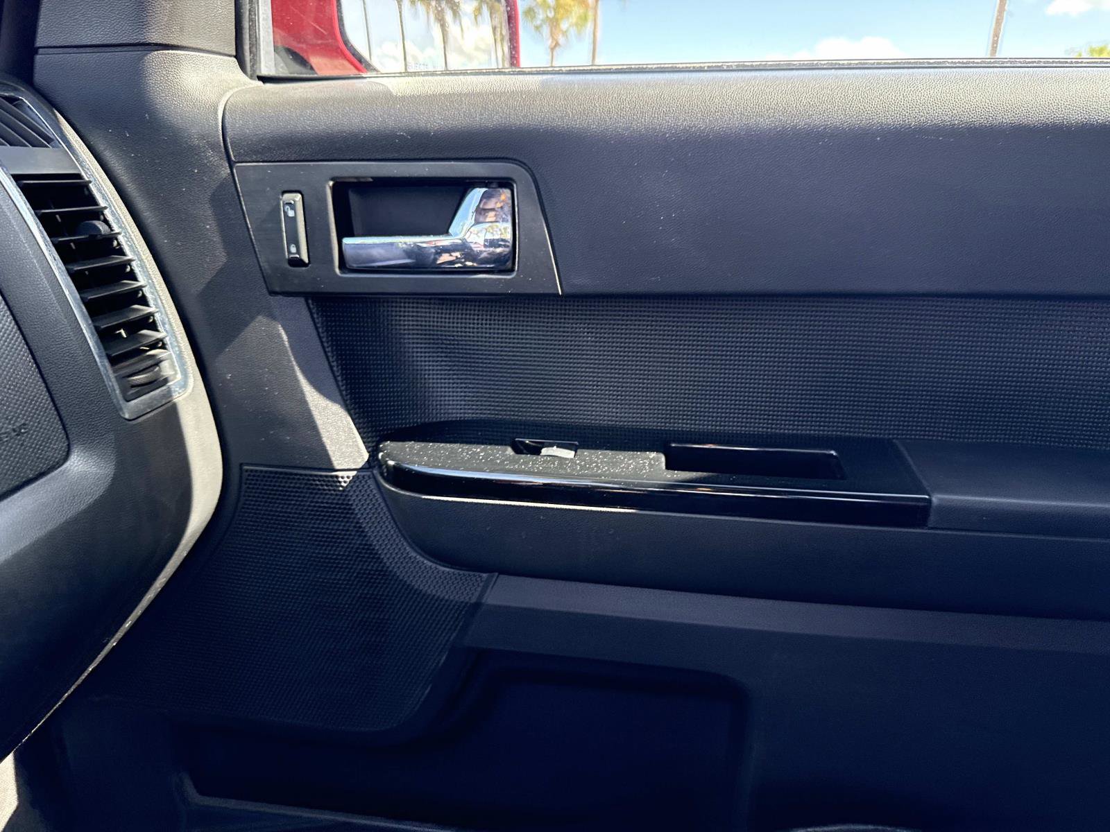 2011 Ford Escape Limited photo 23