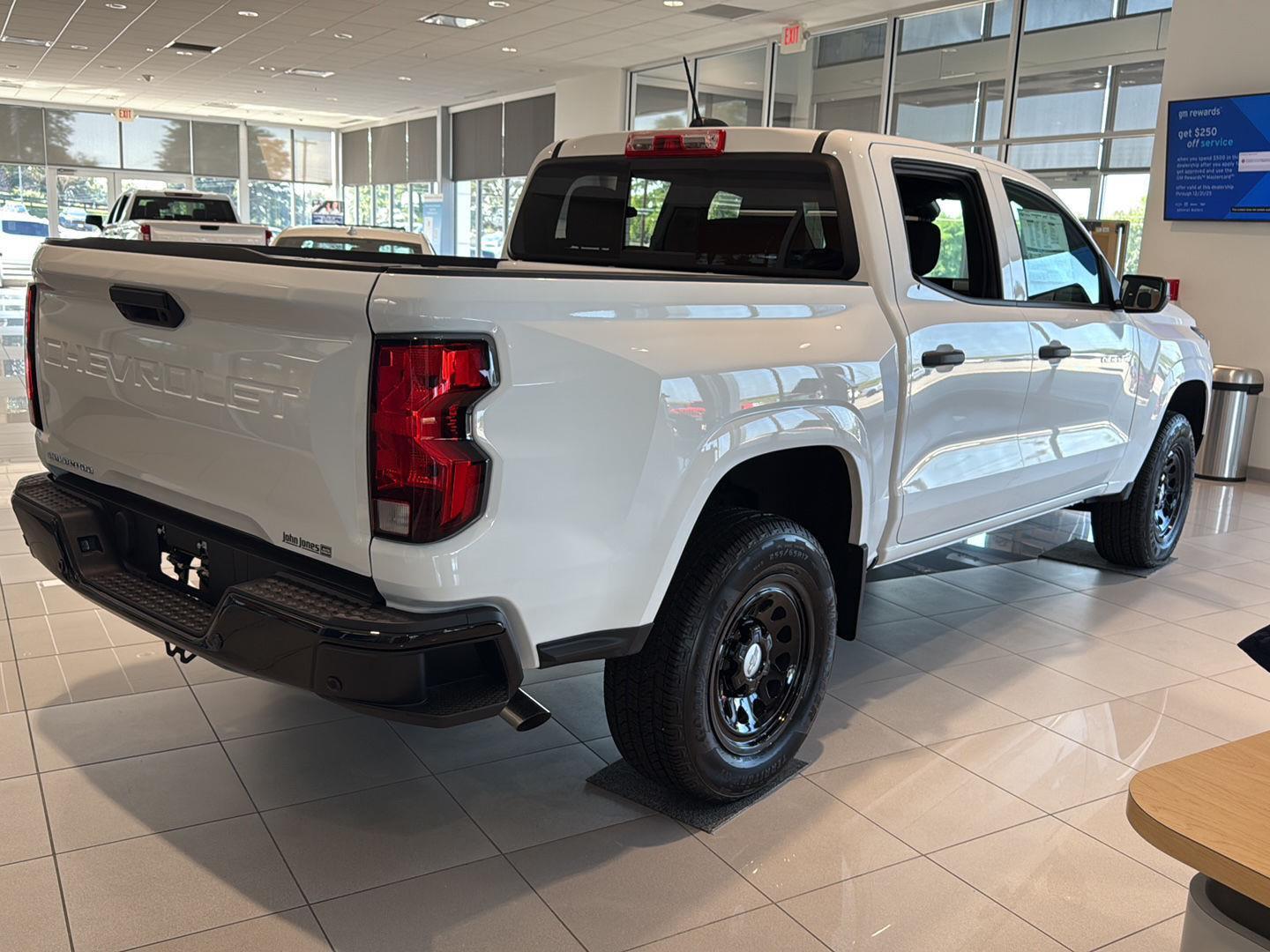 2025 Chevrolet Colorado LT photo 13