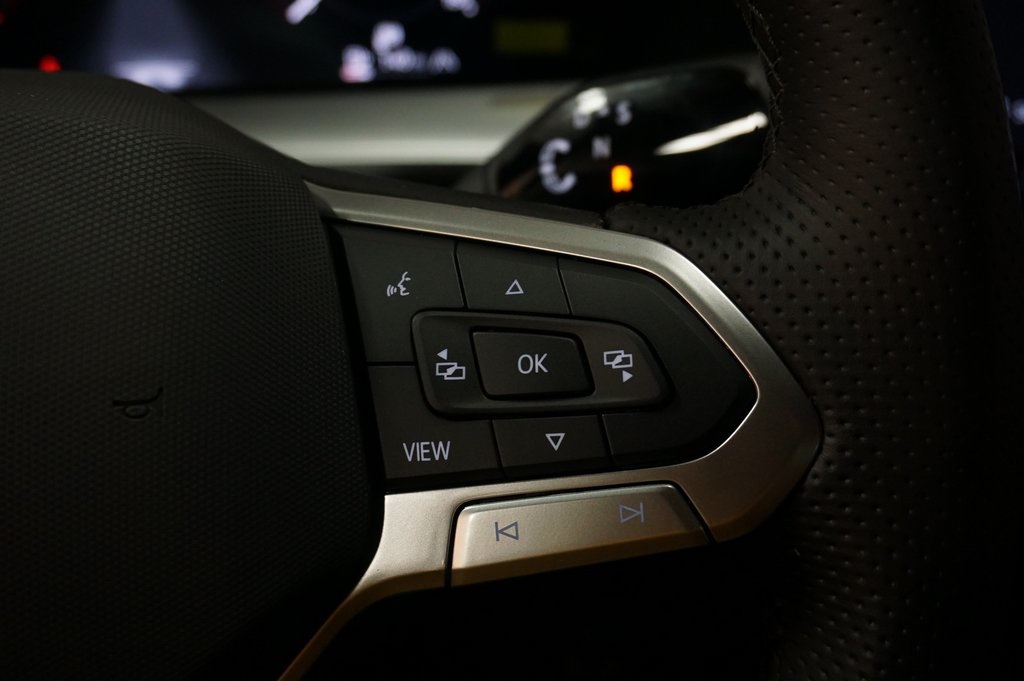 2025 Volkswagen Tiguan SE R-Line Black photo 21