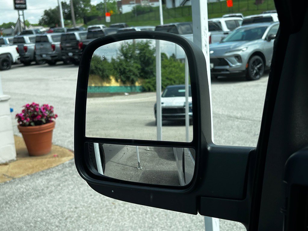 2025 Gmc Savana Cargo 2500 photo 8