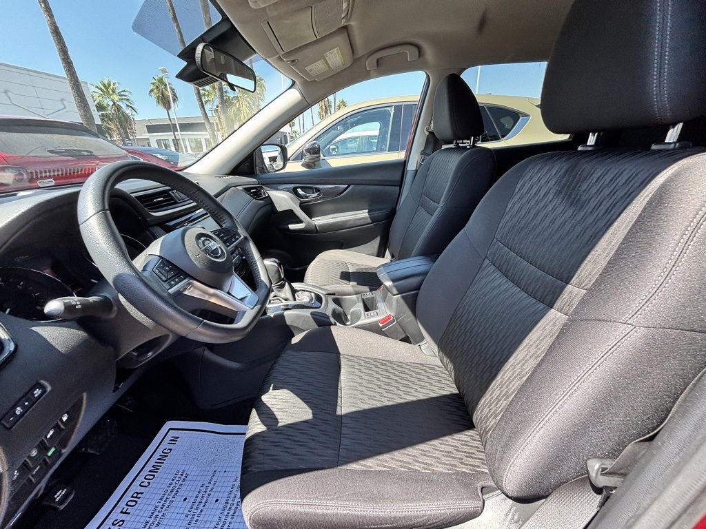 2020 Nissan Rogue SV photo 14