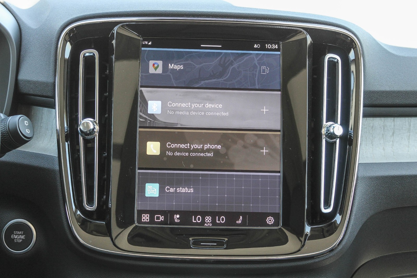 2024 Volvo XC40 Plus photo 12
