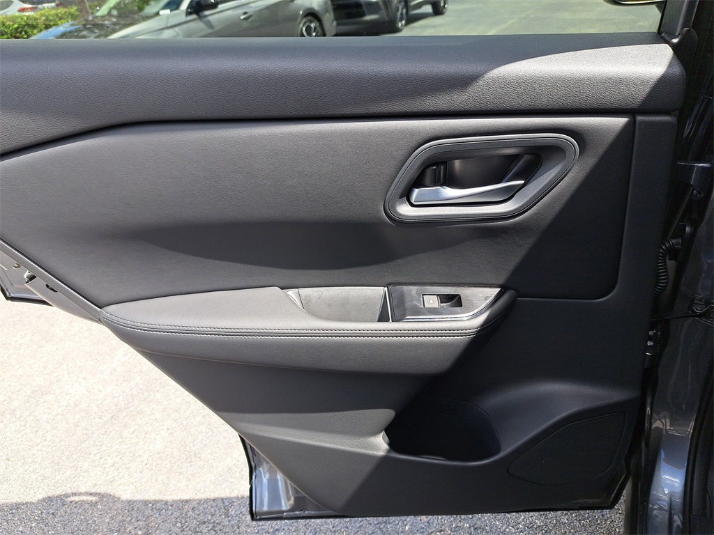 2026 Nissan Rogue SV photo 14
