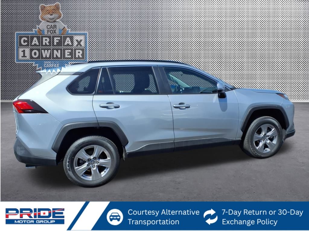 2022 Toyota RAV4 XLE photo 3