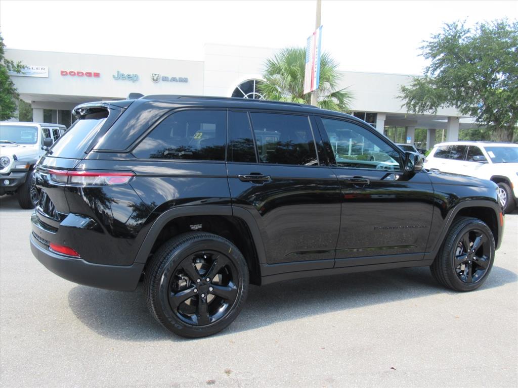 2025 Jeep Grand Cherokee Altitude photo 6