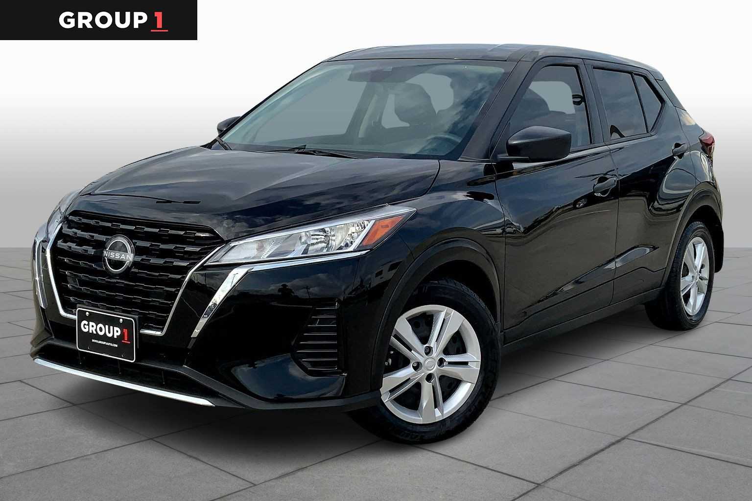 2023 Nissan Kicks S's photo