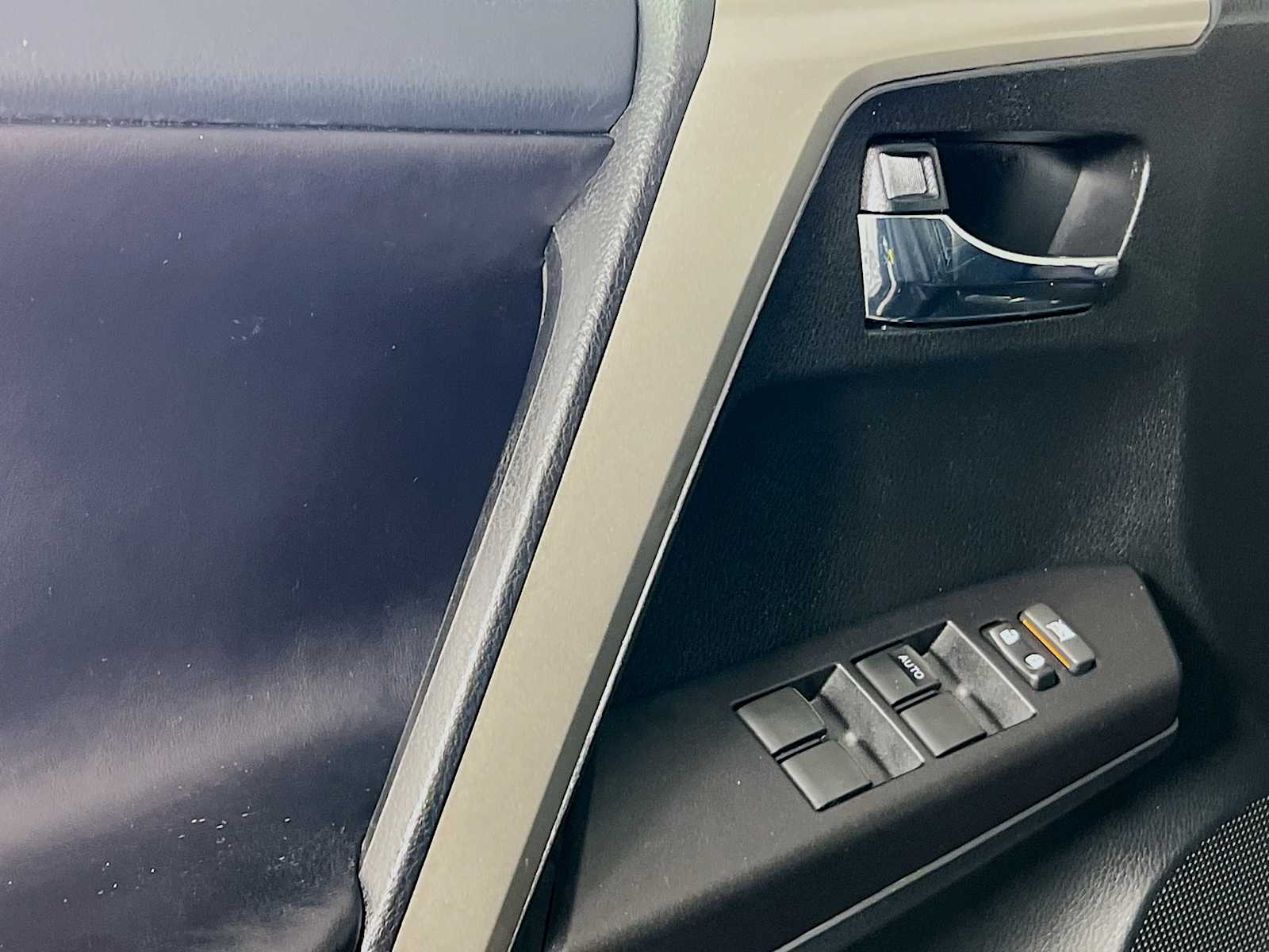 2018 Toyota RAV4 XLE photo 14