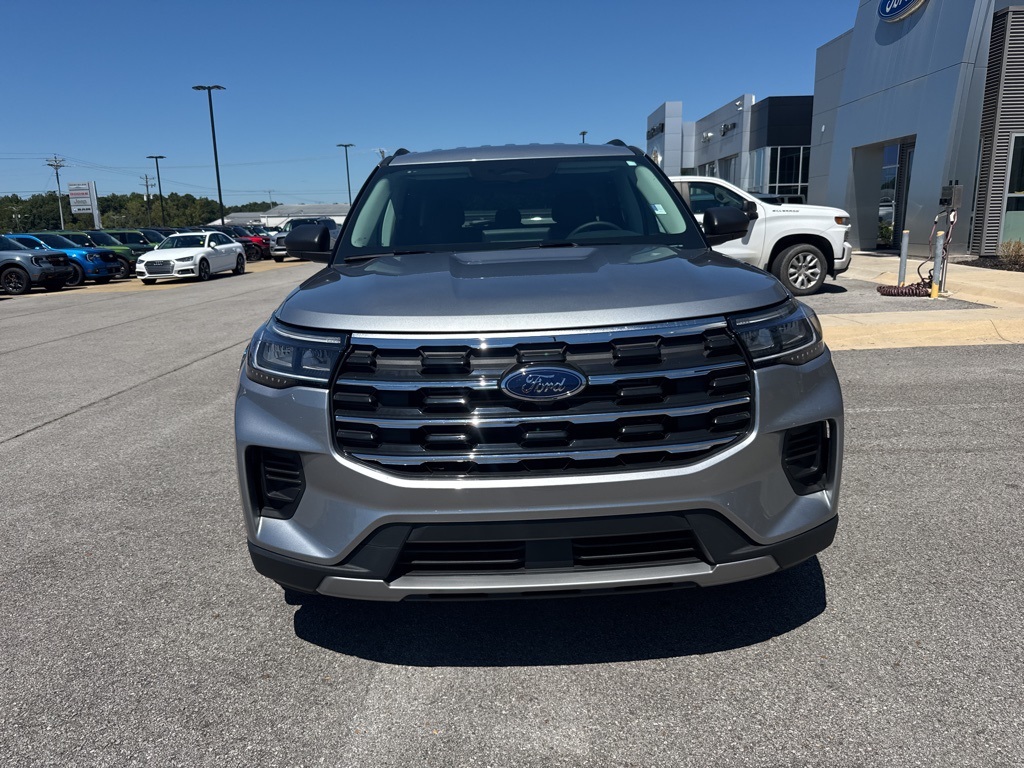 2025 Ford Explorer photo 3