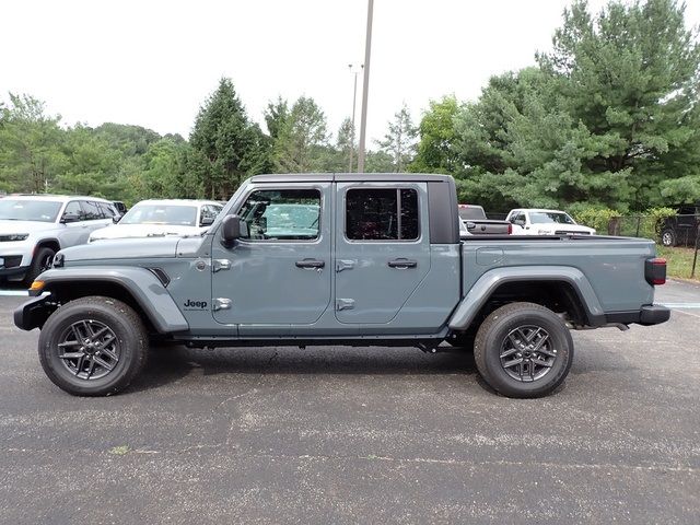 2025 Jeep Gladiator Sport S photo 2