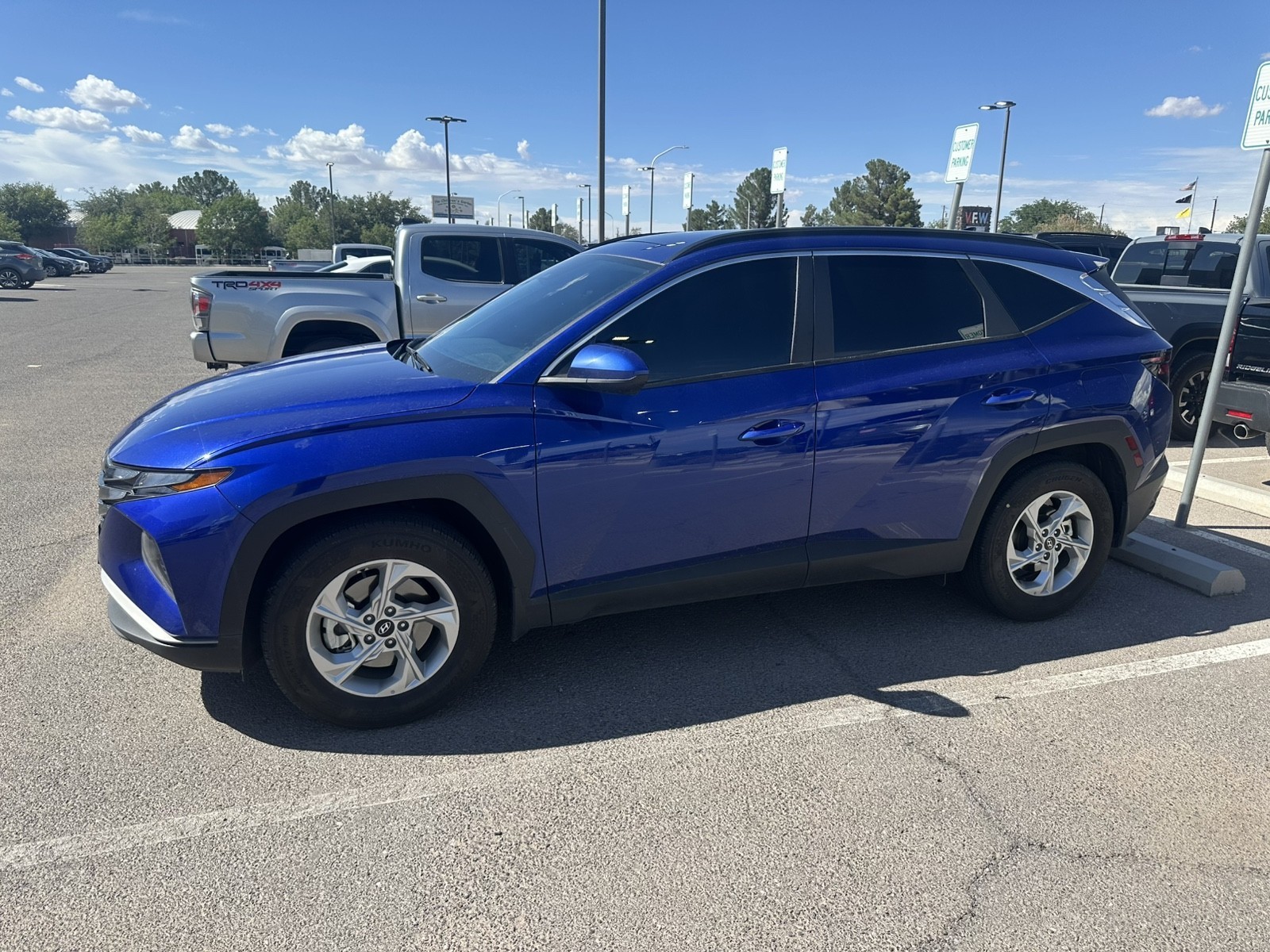 Used 2024 Blue Hyundai SEL image 2